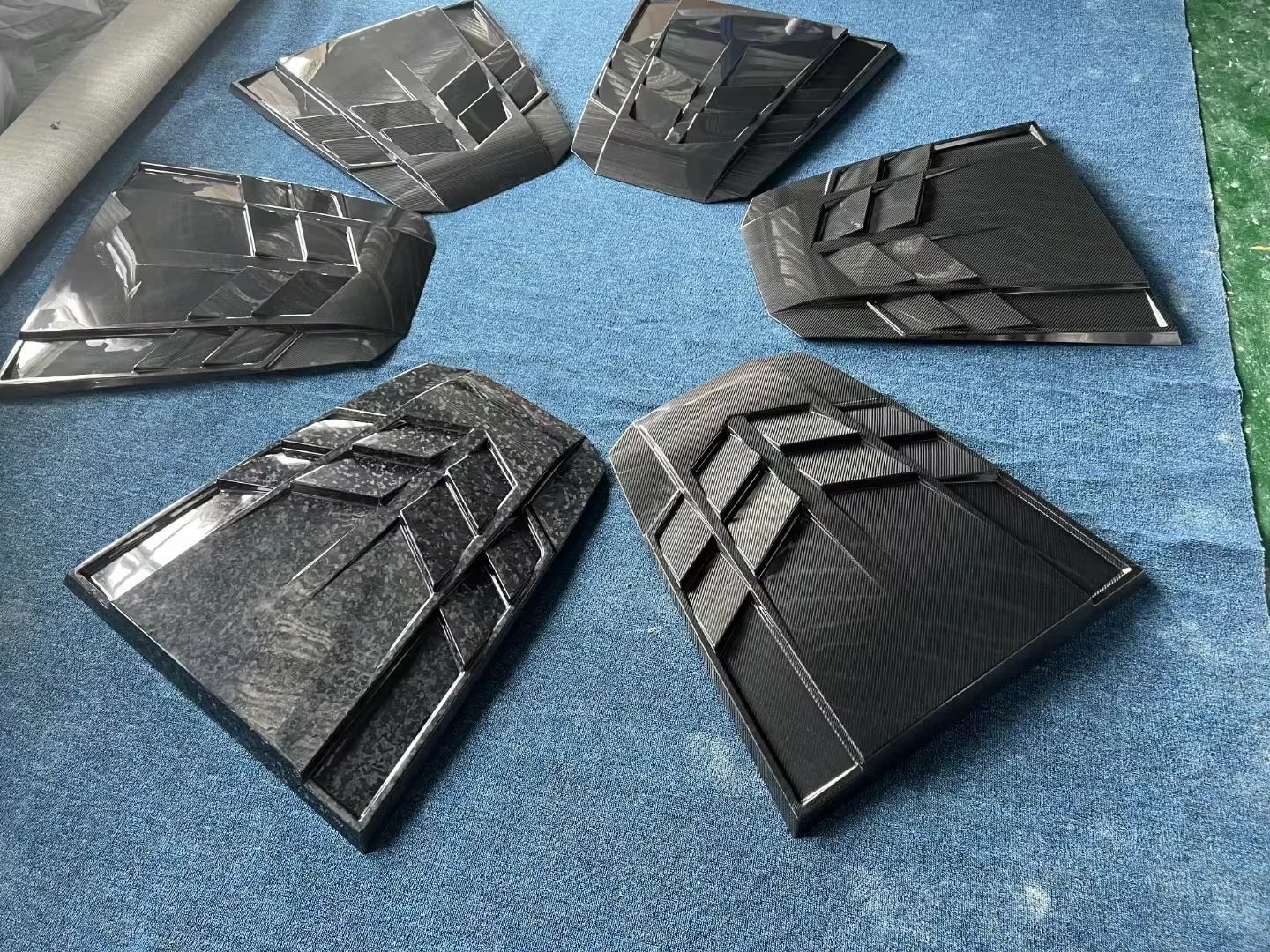 OEM Custom Black Carbon Fiber Engine Hood for Sport Cars-Matte Surface High Strength High Temp Resistance Vented Racing Style